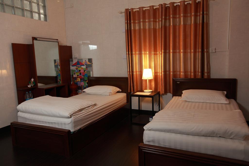 Four Rivers B&B Mandalay Exteriör bild