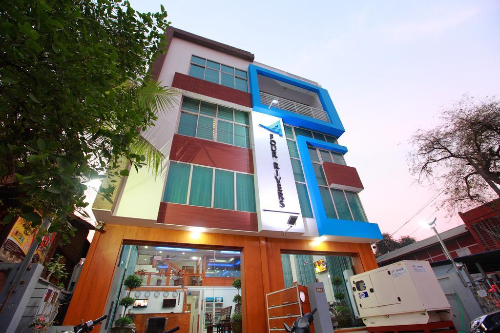 Four Rivers B&B Mandalay Exteriör bild