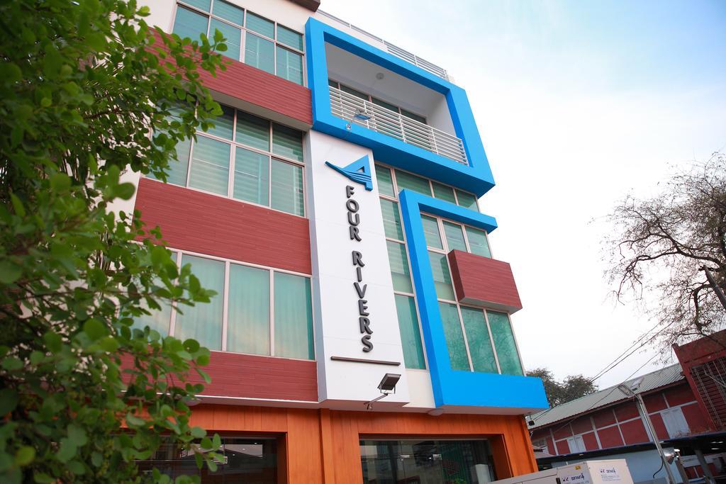 Four Rivers B&B Mandalay Exteriör bild